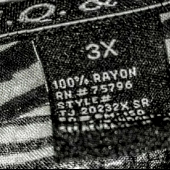 I.Q. & Co. Top Size 3X Stripe Cold Shoulder Dolman EUC - Picture 13 of 13